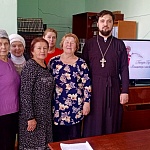 Священник провёл встречу с читателями в библиотеке посёлка Даровской