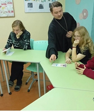 В Яранском технологическом техникуме прошла встреча студентов со священником