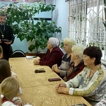 В Центре общения старшего поколения города Лузы состоялась встреча священника с жителями