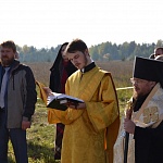 Епископ Паисий совершил молебен перед началом строительства часовни в честь праздника Богоявление в д. Рвачи Котельничского района