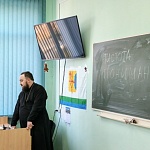 Священник поговорил со студентами Котельничского техникума о человеке, технологиях и информационной культуре