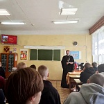 В Лузе священник провёл со студентами техникума беседу о христианском браке