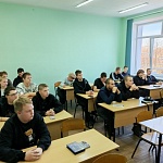 Священник поговорил со студентами Котельничского техникума о человеке, технологиях и информационной культуре
